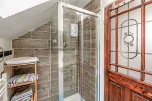 Towels - 2 Bed in Whitby (oc-w301) (Whitby)