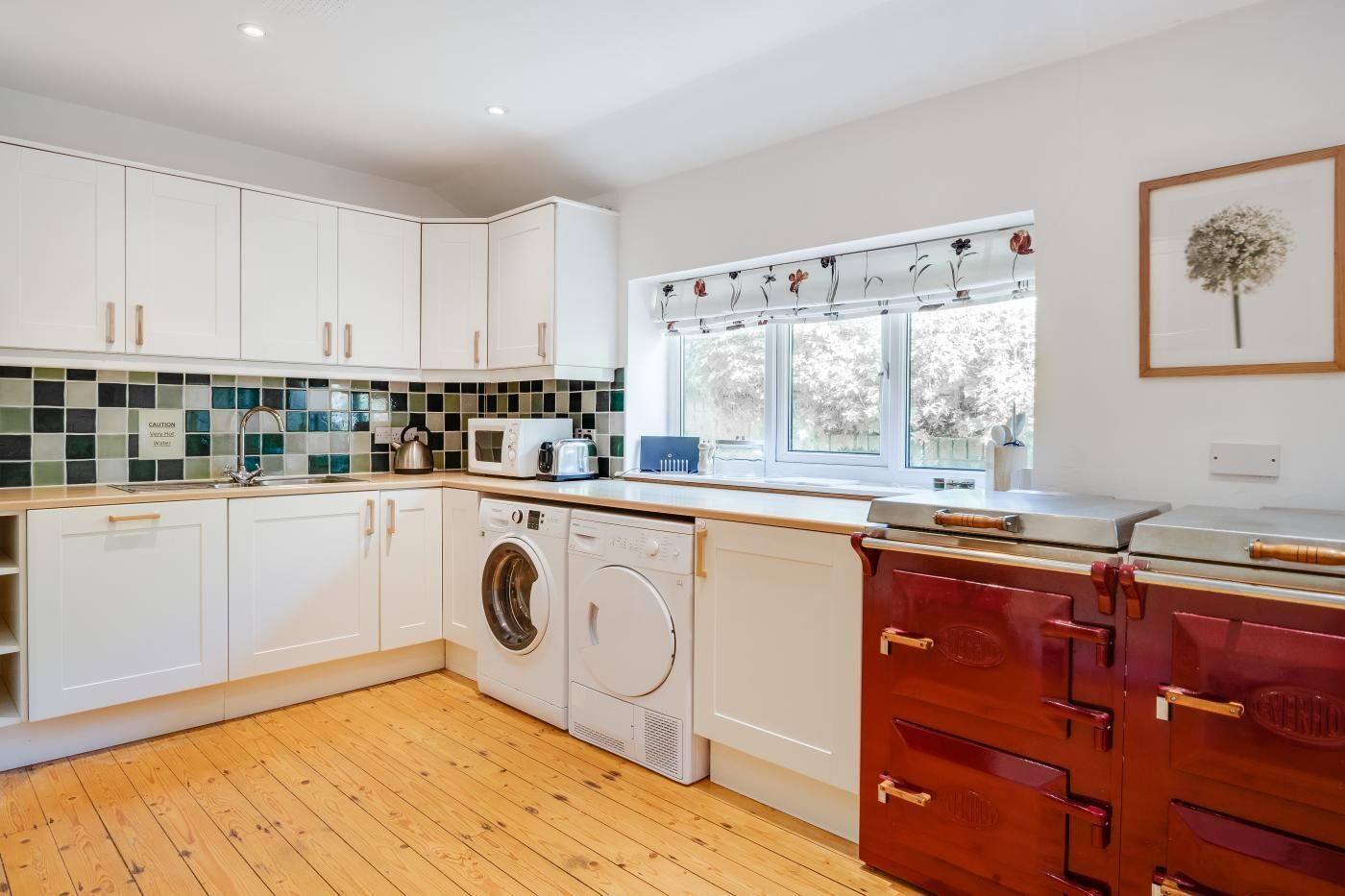 Micro-ondes, four, lave-vaisselle, chaise haute