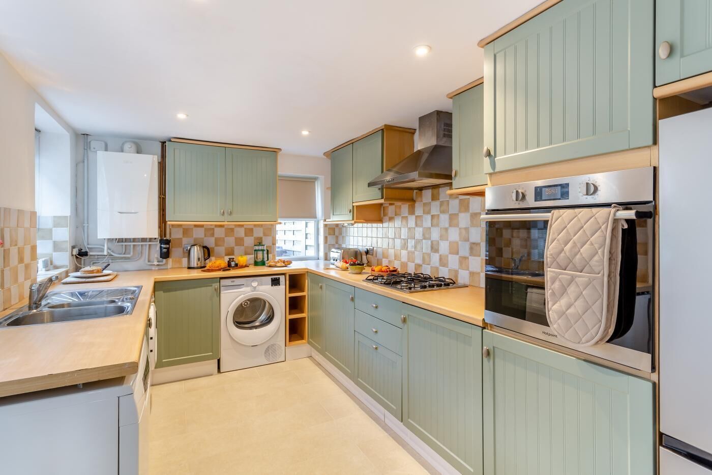 Ofen, Geschirrspüler, Kochgeschirr/Geschirr/Besteck