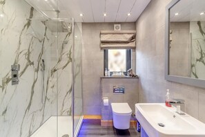 Towels - 2 Bed in Heighington (oc-c32585) (Heighington)