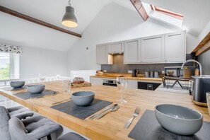 Oven, cookware/dishes/utensils - 2 Bed in Troutbeck (oc-b32579) (Hutton)