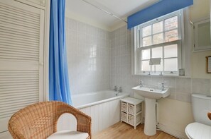 Towels - 2 Bed in Whitby (oc-w069) (Whitby)