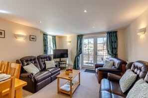 TV - 3 Bed in Whitby (oc-w088) (Whitby)