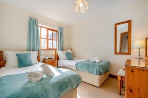 Iron/ironing board, free WiFi - 2 Bed in Whitby (oc-w086) (Whitby)