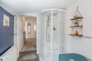 Towels - 2 Bed in Louth (oc-p32381) (Louth)