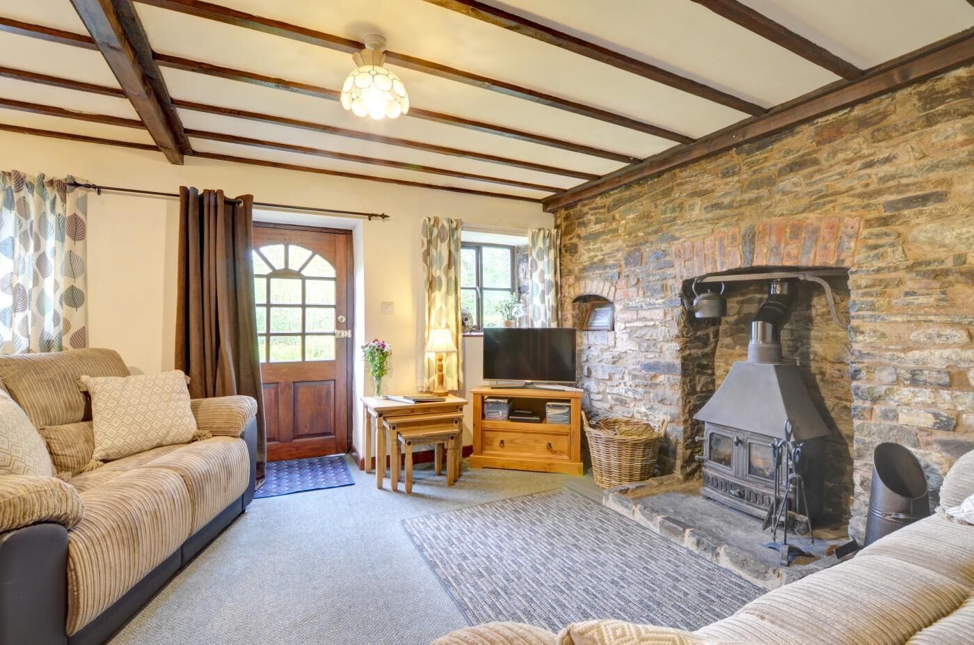 Televisión, chimenea