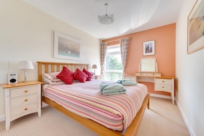 Iron/ironing board, travel cot, free WiFi, bed sheets - 2 Bed in Saundersfoot (oc-pw368a) (Saundersfoot)