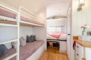 2 bedrooms, travel crib, bed sheets - 2 Bed in Barsham (oc-s32505) (Barsham)