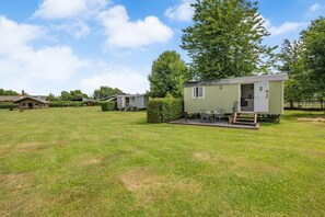 Exterior - 2 Bed in Barsham (oc-s32505) (Barsham)