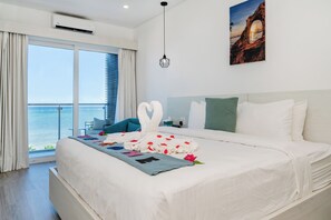 Room - Oceanview 509 1Bedroom | Balcony | Watermark Hotel (San Pedro)