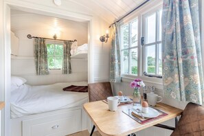 2 bedrooms, travel cot, bed sheets - 1 Bed in Barsham (oc-t32506) (Barsham)
