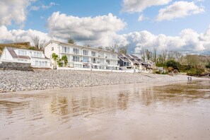 Unclassified image, 3 of 20, button - 3 Bed in Saundersfoot (oc-pw230) (Saundersfoot)