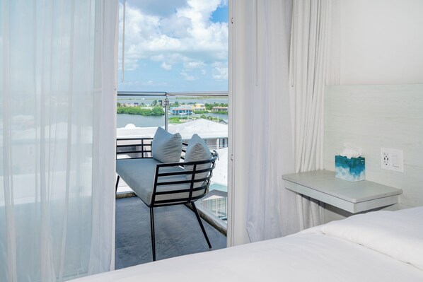 Room - Sunset Unit 515 Lagoon-View | Balcony | Watermark (San Pedro)