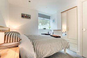 Een strijkplank/strijkijzer, gratis wifi, beddengoed