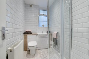 Hair dryer, towels - 1 Bed in Mumbles (oc-hh72) (The Mumbles)