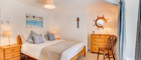 Iron/ironing board, free WiFi, bed sheets