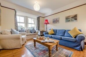 TV - 3 Bed in Padstow (oc-p00043) (Saint Merryn)