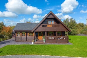 Exterior - 2 Bed in Menai Bridge (oc-bow256) (Menai Bridge)