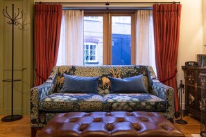 TV, fireplace - 4 Bed in Southwold (oc-megl) (Southwold)