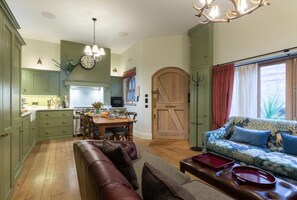 TV, fireplace - 4 Bed in Southwold (oc-megl) (Southwold)