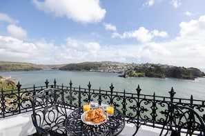 Outdoor dining - 2 Bed in Fowey (oc-p00873) (Fowey)