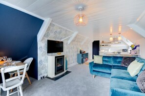 TV - 2 Bed in Fowey (oc-p00873) (Fowey)