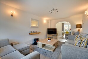 TV - 4 Bed in Padstow (oc-p00184) (Padstow)