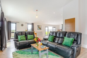 TV - 2 Bed in Somerton (oc-s32606) (Windy Ridge)