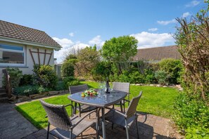 Outdoor dining - 2 Bed in Padstow (oc-p00464) (Saint Merryn)