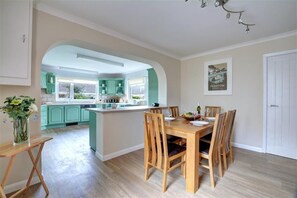 Dining - 2 Bed in Padstow (oc-p00464) (Saint Merryn)