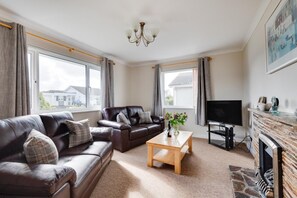 TV - 2 Bed in Padstow (oc-p00464) (Saint Merryn)