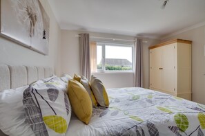 Iron/ironing board, free WiFi, bed sheets - 2 Bed in Padstow (oc-p00464) (Saint Merryn)