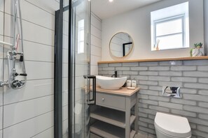 Hair dryer, towels - 2 Bed in Padstow (oc-p00876) (Padstow)