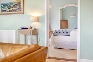Iron/ironing board, free WiFi, bed sheets - 3 Bed in Padstow (oc-p00078) (Saint Merryn)