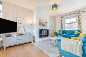 TV - 3 Bed in Padstow (oc-p00878) (Padstow)