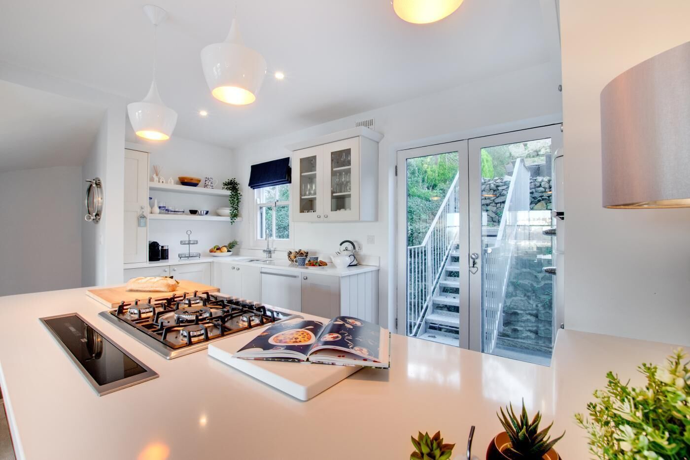 Microwave, oven, dishwasher, cookware/dishes/utensils