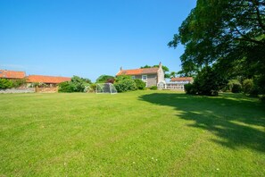 Property grounds - 5 Bed in Sidestrand (oc-bize) (Trimingham)