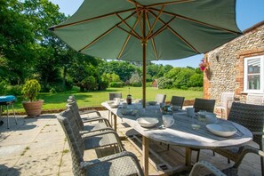 Outdoor dining - 5 Bed in Sidestrand (oc-bize) (Trimingham)