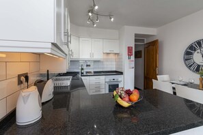 Coffee/tea maker, fridge, microwave, oven - Castle Harbour 2 Bed Duplex (Los Cristianos)