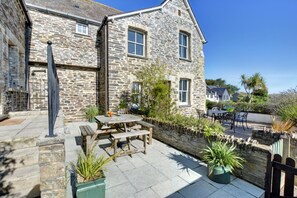 Outdoor dining - 4 Bed in Padstow (oc-p00011) (Padstow)