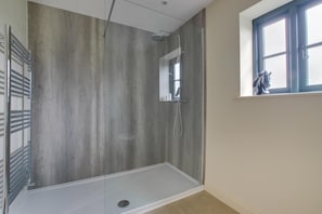 Hair dryer, towels - 2 Bed in Weybread (oc-tclwey) (Upper Weybread)
