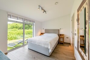 3 bedrooms, iron/ironing board, travel cot, free WiFi - 3 Bed in Croyde (oc-l32365) (Croyde)