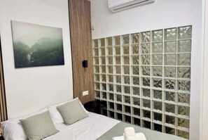 2 slaapkamers, een strijkplank/strijkijzer, gratis wifi, beddengoed