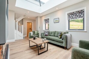 TV - 2 Bed in Skelton-in-Cleveland (oc-o32565) (Skelton-in-Cleveland)