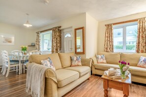 TV - 3 Bed in Padstow (oc-p00105) (Saint Merryn)