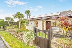 Exterior - 3 Bed in Padstow (oc-p00105) (Saint Merryn)