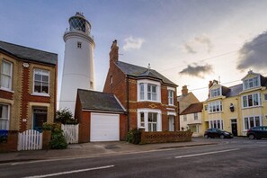 Exterior - 5 Bed in Southwold (oc-tlw) (Southwold)