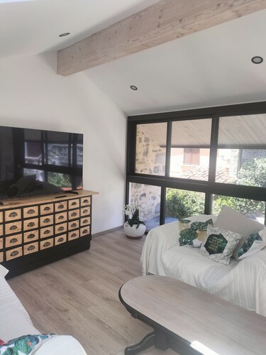 Cocooning guest room