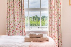 Bügeleisen/Bügelbrett, Reisekinderbett, kostenloses WLAN, Bettwäsche