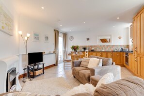 TV - 1 Bed in Padstow (oc-p00446) (Padstow)